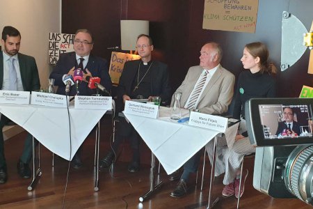 Sprachen sich gemeinsam für konsequenteres Handeln im Klimaschutz aus (v.l.): Enis Buzar (Islamische Glaubensgemeinschaft), Michael Chalupka (Evangelische Kirche), Stephan Turnovszky (Römisch-katholische Kirche), Gerhard Weißgrab (Buddhistische Religionsg
