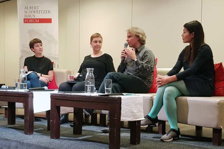   &quot;Kein Recht, Menschen wegzuräumen, die mir unangenehm sind.“ Furche-Chefredakteurin Doris Helmberger-Fleckl moderierte, es diskutierten die Germanistin İnci Dirim, Diakonie-Sozialexperte Martin Schenk und die Theaterwissenschaftlerin Elisabeth Bernroitn