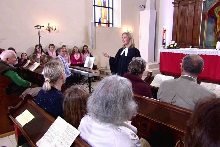 Noch nicht wie am Archivbild zu sehen, aber unter besonderen Auflagen sind Gottesdienste ab 15. Mai wieder möglich. Foto: epd/Uschmann