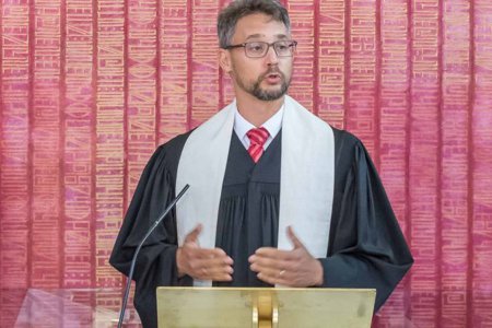 Mit der Erlaubnis für öffentliche Gottesdienste ab 15. Mai wurden „Perspektiven geschaffen“, sagt der methodistische Superintendent Stefan Schröckenfuchs. Foto: EmK/Bernhard Pöll Mit der Erlaubnis für öffentliche Gottesdienste ab 15. Mai wurden „Perspektiven geschaffen“, sagt der methodistische Superintendent Stefan Schröckenfuchs. Foto: EmK/Bernhard Pöll