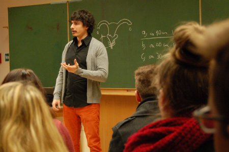 Sexualität sei ein Thema, über das Jugendliche nicht ungehemmt sprechen, „schon gar nicht mit ihren Pädagoginnen und Pädagogen“, so die Evangelische Frauenarbeit. Foto: Archivfoto EJW