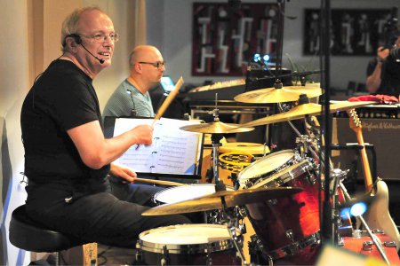 Die Band rund um Schlagzeuger Michael Bünker spielt Rock und Blues. Foto: epd/Uschmann