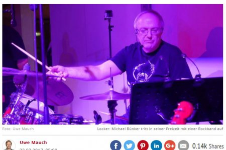 Locker: Michael Bünker tritt in seiner Freizeit mit einer Rockband auf (Foto: Uwe Mauch)