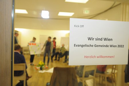 In Gruppenarbeiten tauschten sich die Teilnehmenden über ihre Sicht auf die Evangelische Kirche A.B. aus.