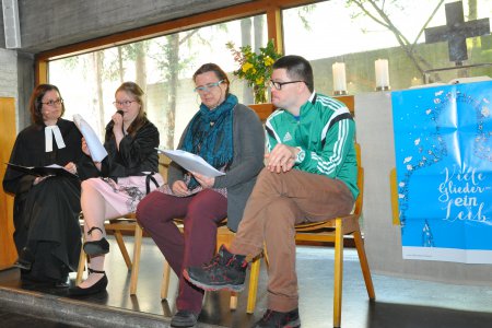 Lesung: Pfarrerin Maria Katharina Moser, Ruth Oberhuber, Assistenz Iris Hanousek und Stefan Mann (von links).