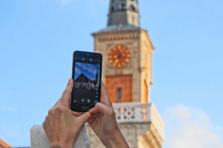 Viele erwarten beim Beten im Netz &quot;sogar eine Erweiterung ihrer religiösen Erfahrungen. Für sie besteht offensichtlich kaum eine Trennung zwischen realen und virtuellen religiös-spirituellen Erfahrungen“, schreibt die deutsche Theologin Anna-Katharina Lie