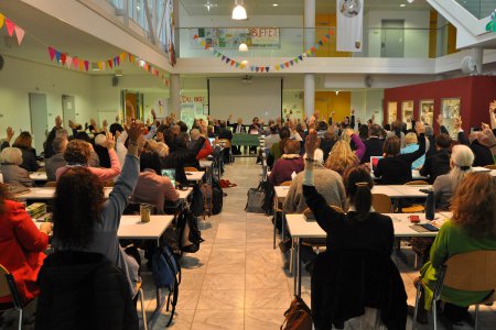Die Weichen für das Jahr 2024 stellten die rund 80 Delegierten aus den Pfarrgemeinden und Arbeitsbereichen der Evangelischen Kirche A.B. in Wien (Foto: Gratzer)