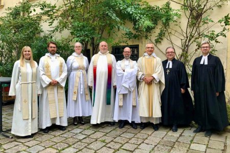 V.l.n.r.: Ella Boba, Gunnar Pelinka, Maria Scharffenberg, Hans-Christian Granaas, Per Gyllenör, Peter Styrman, Michael Chalupka und Stefan Fleischner-Janits. (Foto: Schwedische Kirche)