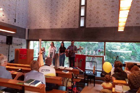 Zahlreiche Kirchen – wie hier die evangelische Glaubenskirche in Wien-Simmering – erfreuten sich bei der „Langen Nacht der Kirchen“ regen Interesses. (Foto: epd/Link)