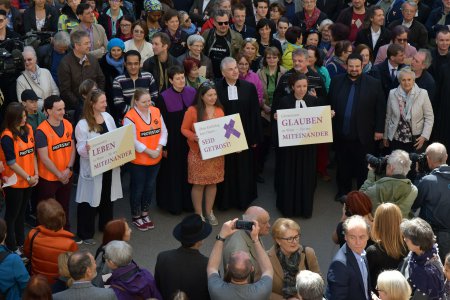 Protest gegen die neue Karfreitagsregelung und zeigen, wofür Kirche in der Stadt steht. Foto: Hans Schröpfer
