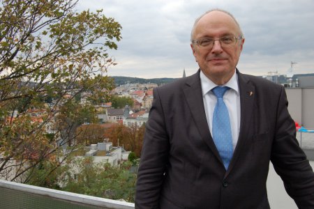 Im Sommergespräch auf radio klassik Stephansdom spricht Bischof Michael Bünker über die Faszination an Luther und darüber, wo dieser fehlgegangen ist. 