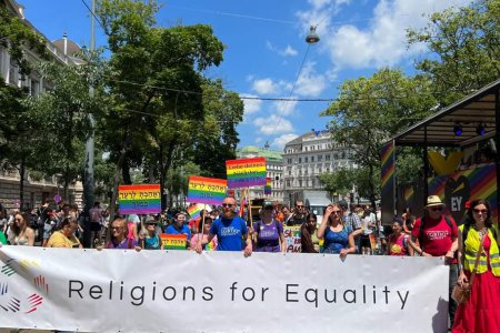 Mit der Gruppe „Religions for Euqulity“ sagten Vertreter verschiedener Religionsgemeinschaften bei der „Pride 2022“ ein lautes „Ja“ zur Vielfalt des Lebens und zur Gleichberechtigung unterschiedlicher Lebensformen.