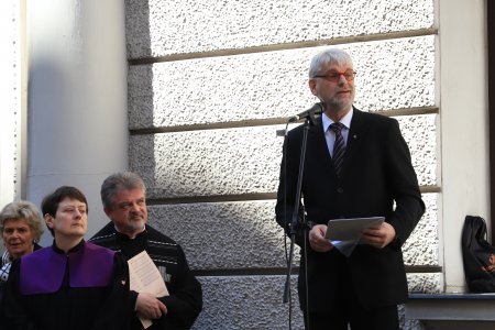 Ulrich Körtner sprach bei der gemeinsamen Karfreitags-Aktion in Wien zu den rund 500 versammelten Evangelischen und Altkatholiken. Foto: Michael Haberfellner