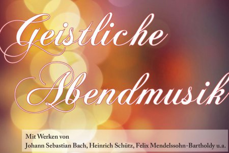 Rund 70 Musikerinnen und Musiker gaben gemeinsam das Konzert. Plakat mit der Aufschrift "Geistliche Abendmusik"