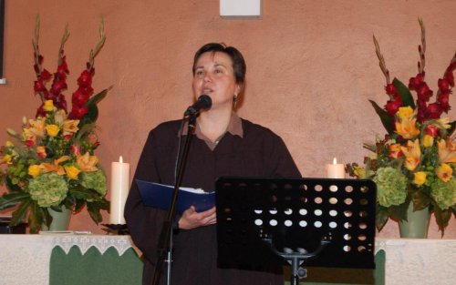 Den Gottesdienst gestalten außerdem Lektorin Renate Hahn...

