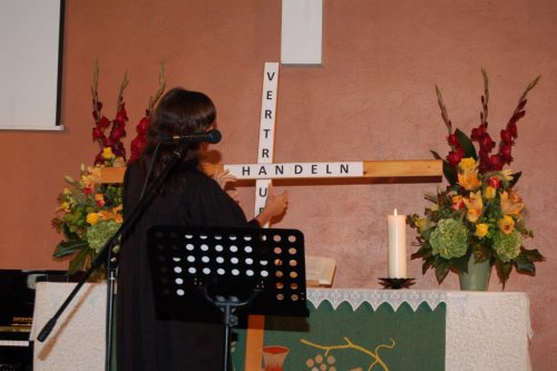 ... und dem Leitsatz &quot;Vertrauen. Handeln. Evangelisch leben.&quot;
