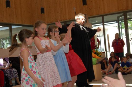Singen mit den Kindergottesdienstkindern...
