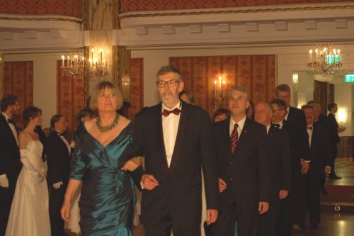 Festlicher Einzug zum 50. Jubiläum, angeführt von Superintendent Hansjörg Lein und seiner Frau Johanna.
