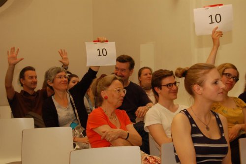 Das Publikum bewertet die Slam-Beiträge
