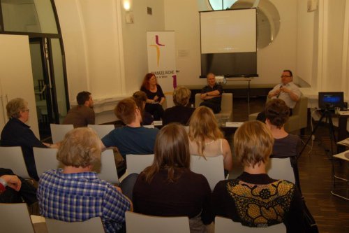 Diskussion nach dem Film &quot;Keine Insel&quot; von Fabian Eder
