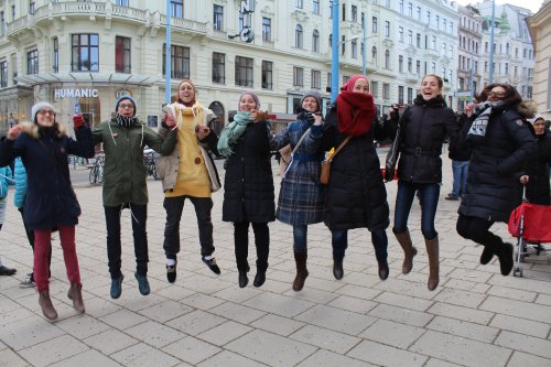 ...politische Jugendgruppen und die Bundesjugendvertretung...
