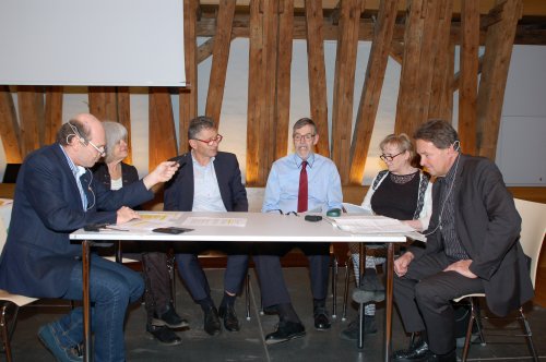 Die Floridsdorfer Kabarett-Gruppe spielt eine nächtliche Presbyteriums-Sitzung. 
