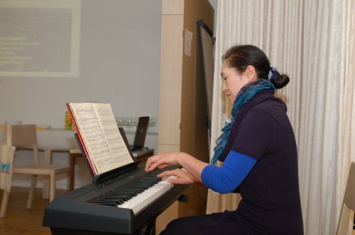 Diözesankantorin Yasuko Yamamoto spielte Musik evangelischer Komponisten.