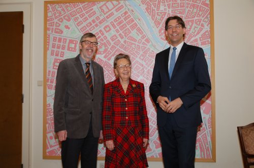 Sympathisch, angenehm, konstruktiv: Gute Stimmung herrschte beim Kennenlernen zwischen (von links) Hansjörg Lein, Inge Troch und Bezirksvorsteher Markus Figl.
