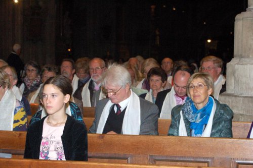 &quot;Durch die Taufe hast du Jesus Christus als neues Gewand angezogen&quot; mit diesen Worten bekam ein jeder eine Stola. Rund 80 Interessierte kamen zum Gottesdienst in den Stephansdom...
