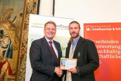 &quot;Global denken und lokal handeln&quot; sei der springende Punkt, so Norman Tendis (rechts), Pfarrer der Pfarrgemeinde St. Ruprecht in Kärnten, die den 1. Platz erhielt.
