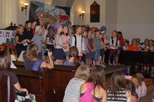 Die Johann Sebastian Bauch-Musikschule begeisterte mit einem Kinder-Piratenmusical.