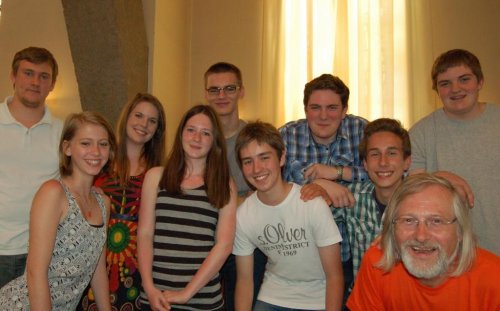 Die Jugend-Theatergruppe aus Liesing las Szenen aus Karl Kraus &quot;Die letzten Tage der Menschheit&quot;.
