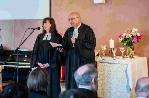 Bischof Michael Bünker ordinierte Alexandra Battenberg.
