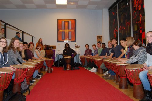 Getrommelt wurde mit Raymond Walker,
