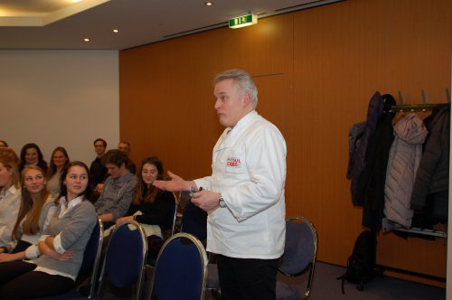 Küchenchef Gottfried Gansterer lädt zum anschließenden Empfang ein