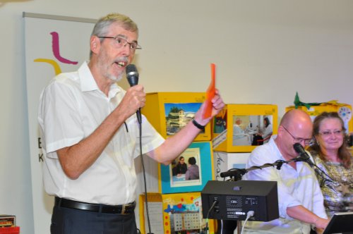 Superintendent Hansjörg Lein begrüßt die Gäste.