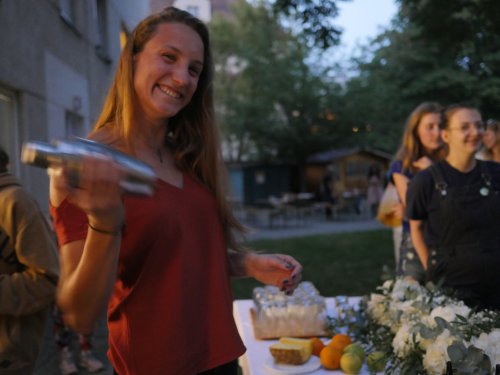 Shake it - Valentina zaubert Cocktails (mit und ohne Alkohol).