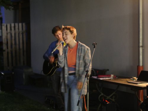Highlight am Abend: Die Singersongwriterin Coffiepie mit Gitarrist Stani tritt auf.