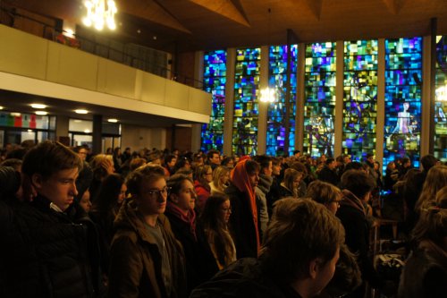 Beim jährlichen &quot;Friedenstag&quot; platzt die Auferstehungskirche im 7. Bezirk aus allen Nähten.