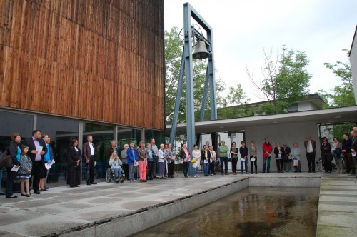 Der Gottesdienste endete im Hof der Arche.