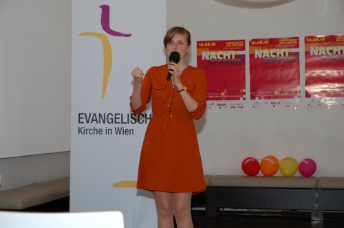 Slam-Poetin Adina, die 2014 in der &quot;Langen Nacht&quot; den Poetry Slam &quot;Am Anfang war das Wort&quot; gewann.