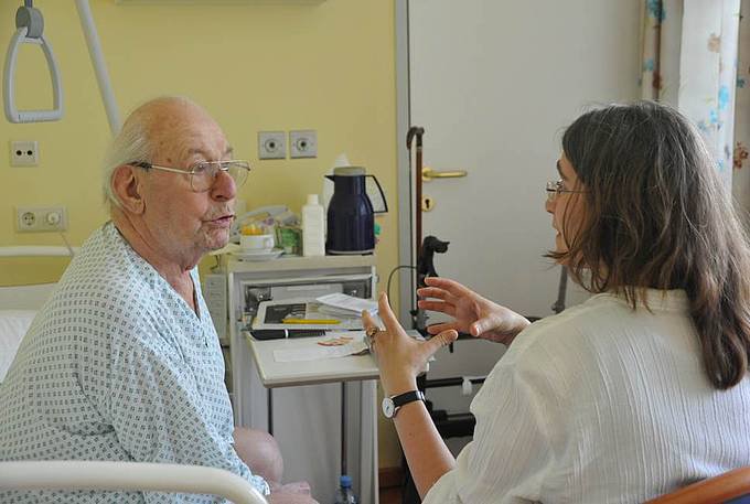 Bei "Spiritual Care" steht der ganze Mensch im Mittelpunkt des Interesses. Dem zugrunde liegt die Überzeugung, dass jeder Mensch spirituell ist, auch wenn er keinen Bezug zur Kirche hat.