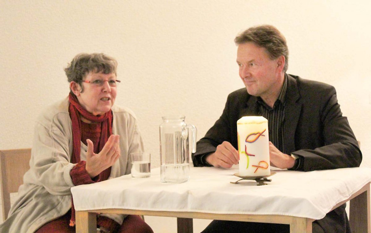 Die bekannte Psychotherapeutin, Buchautorin und ehrenamtliche Pfarrerin Rotraut Perner war in der Reihe "Gemeinde im Gespräch" zu Gast in der Lutherischen Stadtkirche in Wien. (c) epdÖ/S. Fleischner-Janits Rotraud Pernser und Udo Bachmair im Gespräch.