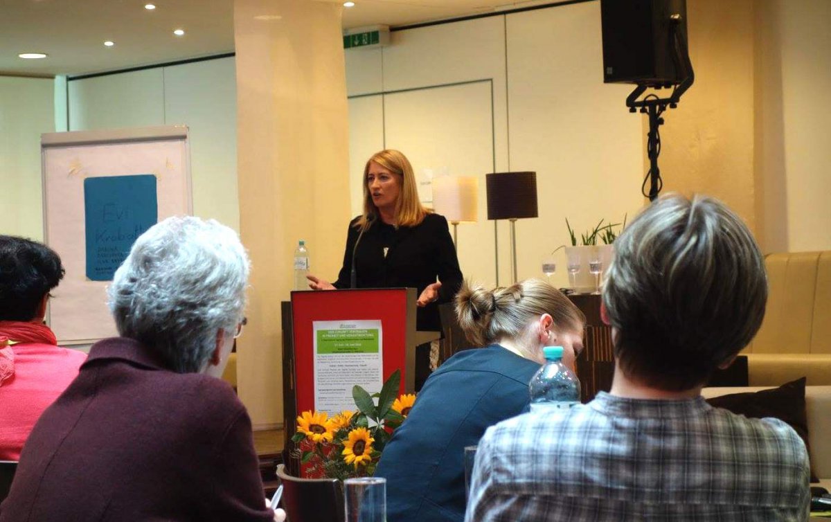 Oberkirchenrätin Ingrid Bachler sprach bei der Tagung über die reformatorischen Herausforderungen im 21. Jahrhundert. (Foto: Evangelische Akademie Wien/G. Winkler) Oberkirchenrätin Ingrid Bachler sprach bei der Tagung über die reformatorischen Herausforderungen im 21. Jahrhundert. (Foto: Evangelische Akademie Wien/G. Winkler)