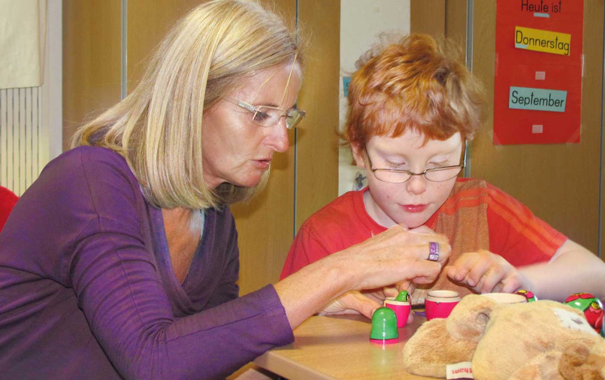 Brigitte Sageder, eine von 513 Assistentinnen der Diakonie in Oberösterreich, bei ihrer Arbeit. Foto: Rastl/Diakonie Brigitte Sageder, eine von 513 Assistentinnen der Diakonie in Oberösterreich, bei ihrer Arbeit. Foto: Rastl/Diakonie