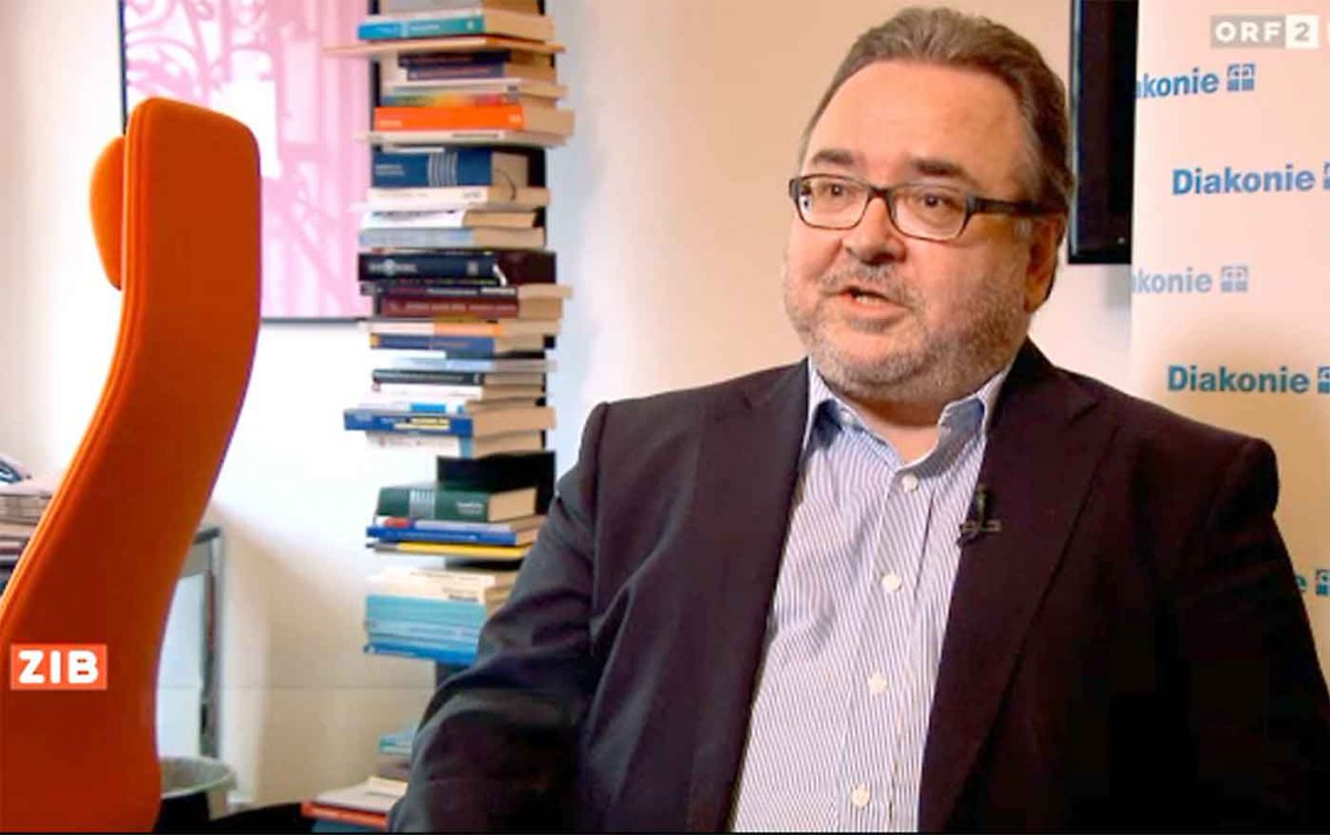Diakonie-Direktor Chalupka in der ZIB: „Schwer verständlich, es als illegalen Akt zu bezeichnen, wenn Menschen im Einvernehmen mit Staaten einreisen“ (Sreenshot) Diakonie-Direktor Chalupka in der ZIB: „Schwer verständlich, es als illegalen Akt zu bezeichnen, wenn Menschen im Einvernehmen mit Staaten einreisen“ (Sreenshot)