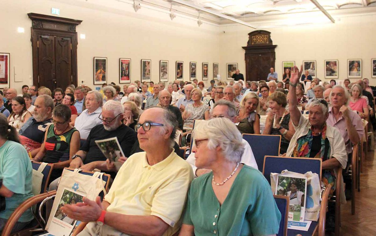 Über 140 Besucher und Besucherinnen informierten sich im Herbst 2016 über Erbrecht, Testament und Patientenverfügung im Kunsthistorischen Museum Wien. (Foto: FVA) Über 140 Besucher und Besucherinnen informierten sich im Herbst 2016 über Erbrecht, Testament und Patientenverfügung im Kunsthistorischen Museum Wien. (Foto: FVA)