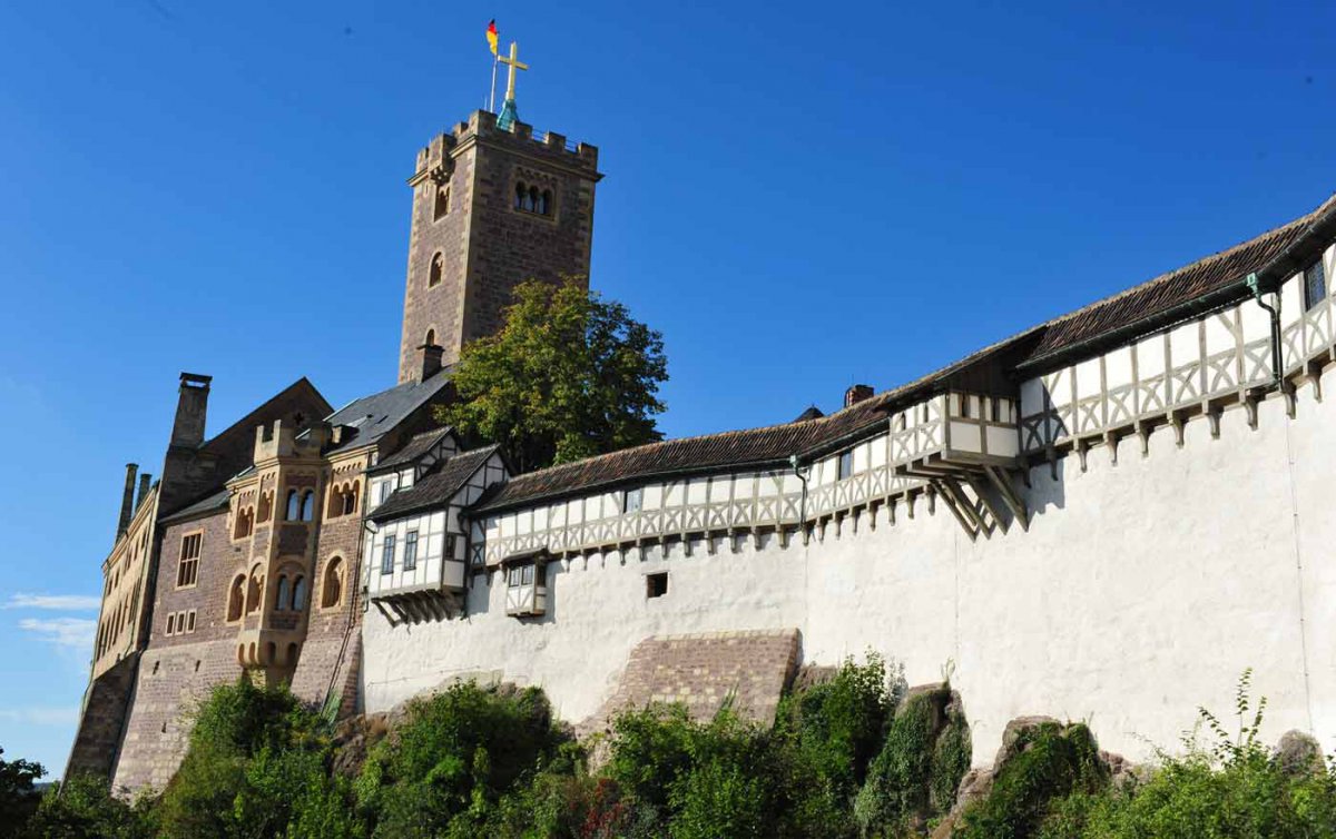 Einen Programmschwerpunkt widmet der ORF den Evangelischen rund um den Reformationstag am 31. Oktober. Im Bild: die Wartburg, auf der Martin Luther die Bibel übersetzte. Foto: epd/M. Uschmann Einen Programmschwerpunkt widmet der ORF den Evangelischen rund um den Reformationstag am 31. Oktober. Im Bild: die Wartburg, auf der Martin Luther die Bibel übersetzte. Foto: epd/M. Uschmann