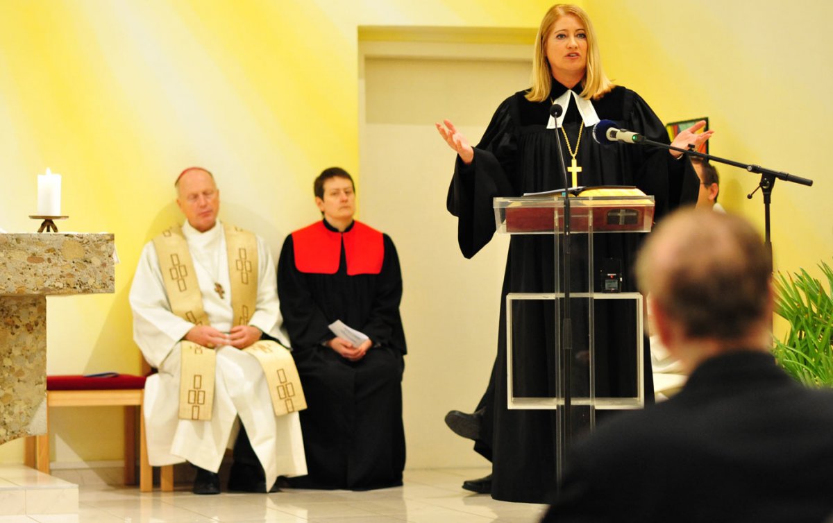 Ein wertschätzender Dialog zwischen Christen und Juden ist eine "absolute Notwendigkeit und große Bereicherung": Oberkirchenrätin Ingrid Bachler beim Gottesdienst zum Tag des Judentums. Foto: epd/M.Uschmann Ein wertschätzender Dialog zwischen Christen und Juden ist eine "absolute Notwendigkeit und große Bereicherung": Oberkirchenrätin Ingrid Bachler beim Gottesdienst zum Tag des Judentums. Foto: epd/M.Uschmann