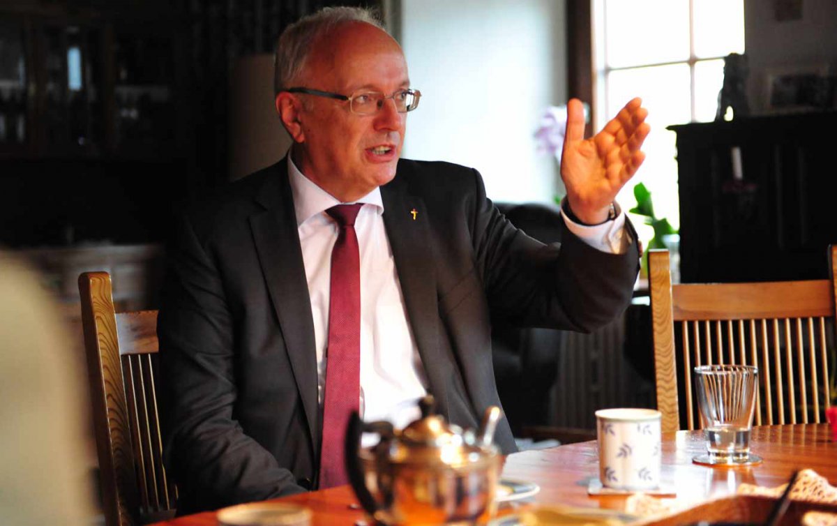 „Es entsteht der Eindruck, dass die Mehrausgaben vor allem denen zugutekommen, denen es ohnehin im Vergleich besser geht“ - Bischof Michael Bünker zu den Sparplänen der Regierung. Foto: epd/M. Uschmann „Es entsteht der Eindruck, dass die Mehrausgaben vor allem denen zugutekommen, denen es ohnehin im Vergleich besser geht“ - Bischof Michael Bünker zu den Sparplänen der Regierung. Foto: epd/M. Uschmann